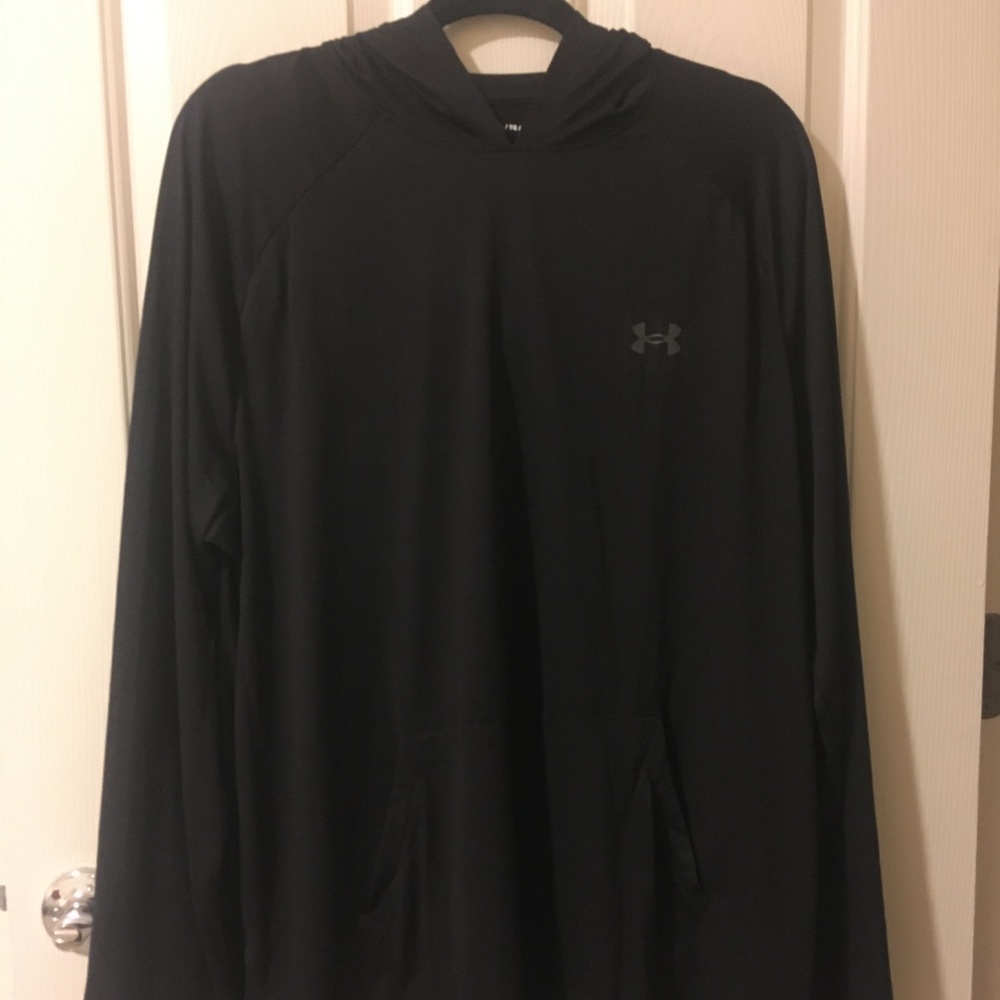 Light Weight Under Armour Hooded Long Sleeve